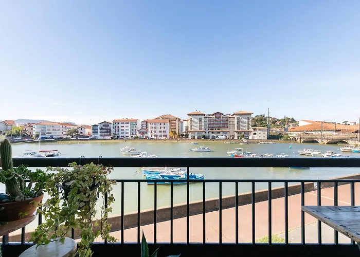 Vue Plongeante Sur L\'Eau
